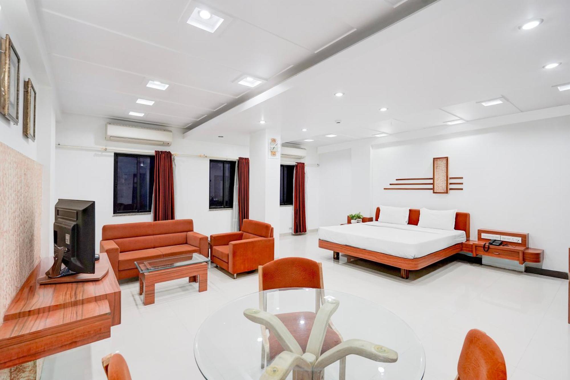 Super Townhouse Mg Road Porbandar Formerly Hotel Harmony Esterno foto