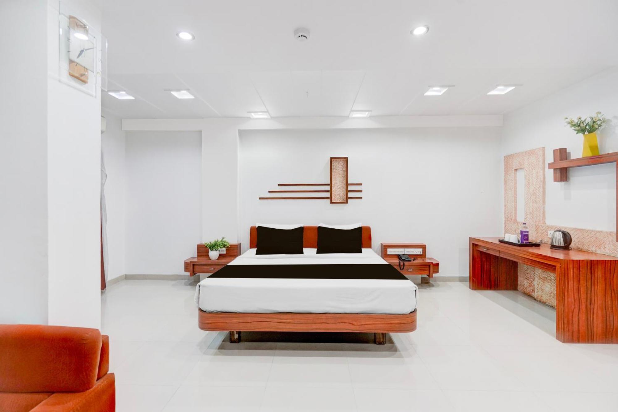 Super Townhouse Mg Road Porbandar Formerly Hotel Harmony Esterno foto